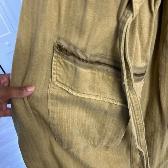 FREE PEOPLE TAN TRENCH COAT… SIZE MEDIUM… OVERSIZED FIT… EXCELLENT LIKE NEW…